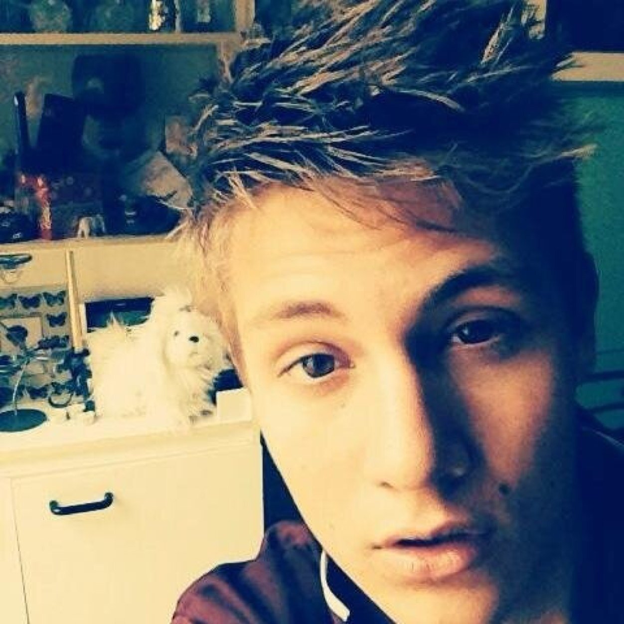FOLLOW THIS YOUTUBER @crispycaylen HES SO CLOSE TO 10.5k