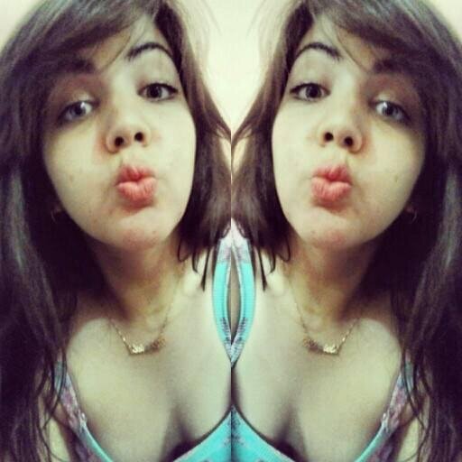 - Brazilian 
- 14 years 
- Belieber 
- Instagram: @abreeu_marii