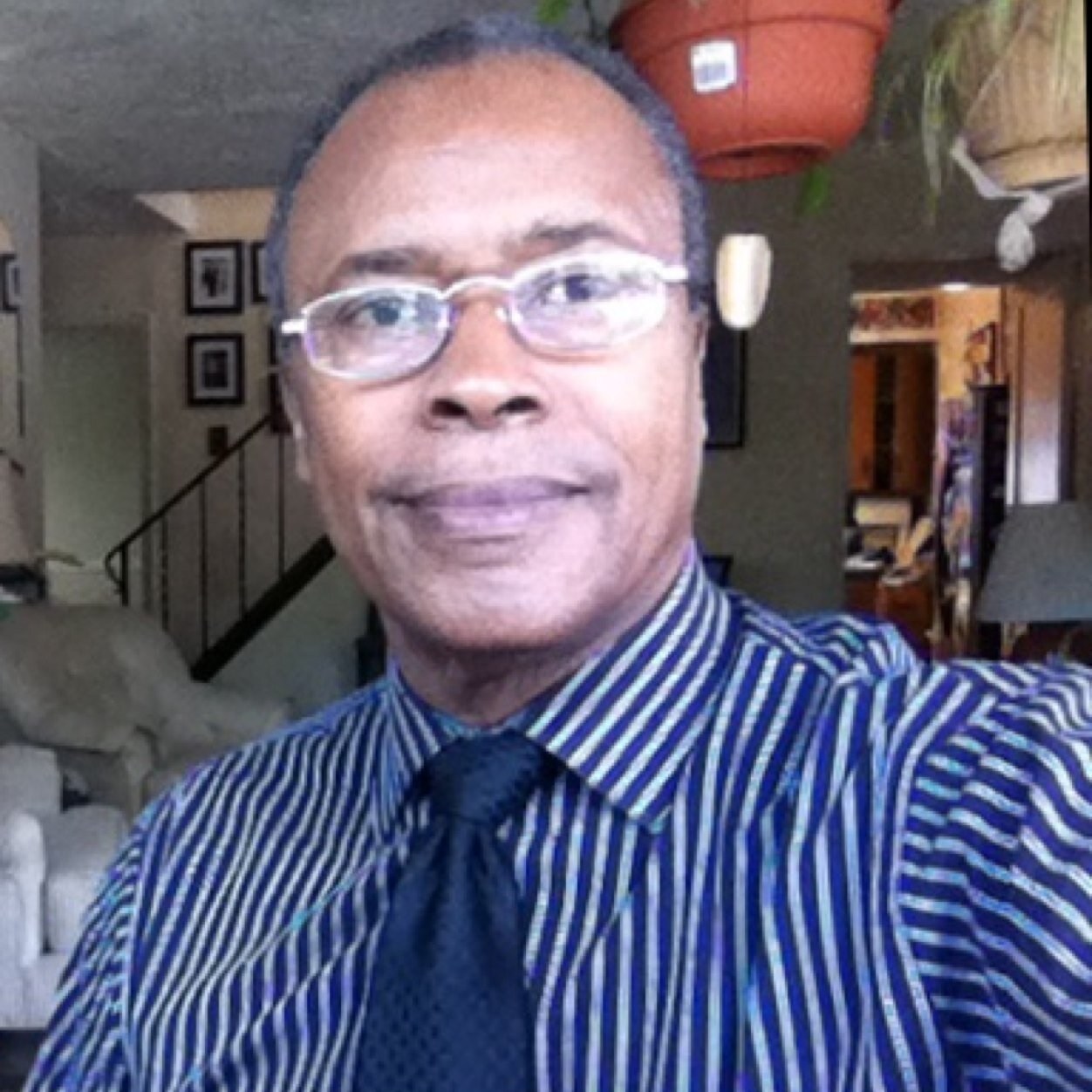 shopuniqu1's profile picture. 