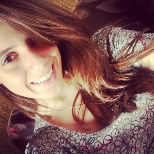 Ser feliz sem motivos, é a mais autentica forma de felicidade ! - Retribuo quem me seguir :3