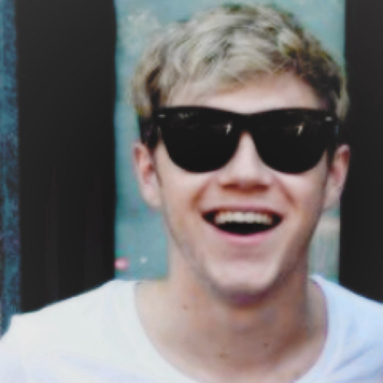 because of you, niall is living his dream :) dont be scared to ask me on @virtuallran for a solo dm with niall. ily x