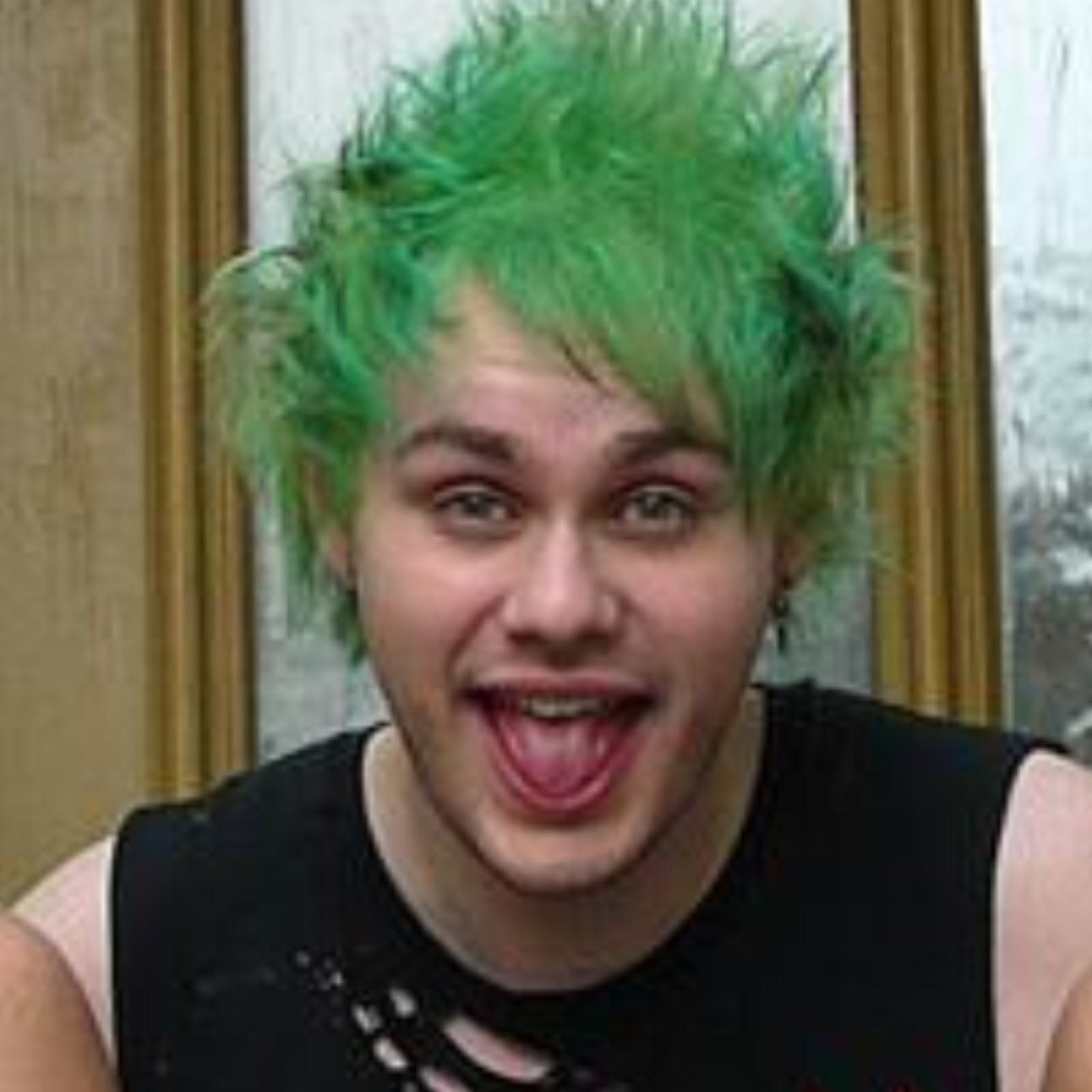FOLLOW @wheyheykayleigh OR I'LL UNFOLLOW, THANK YA!