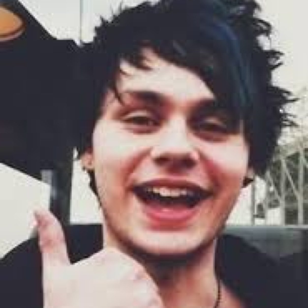 raven__gomez's profile picture. What's an o2l, I want one. 5sos are my queens.