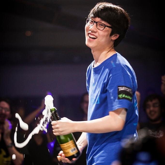 A simple champagne bottle with a big dream: to defeat StarCraft II champions in a traditional ceremony at DreamHack Open. Run by @AcerWill