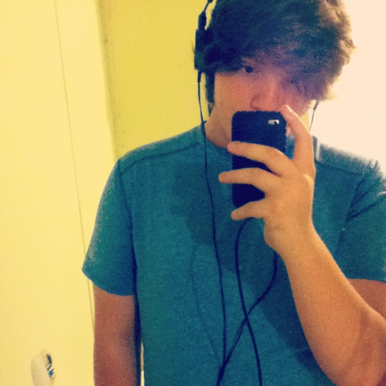 Tyler Hudson. 17 Years of age. Music Freak. ✏ Fairview High School.