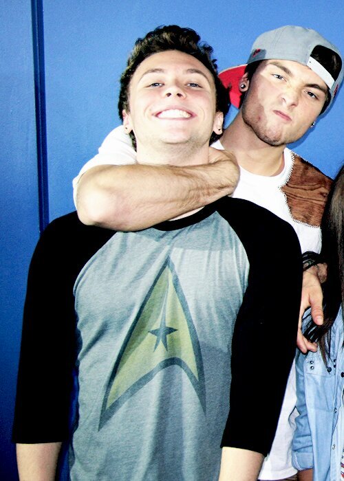 EMBLEM3 SON MI VIDA. mis putos idolos no me siguen. No puedo vivir sin ustedes tres JUNTOS, emblem.