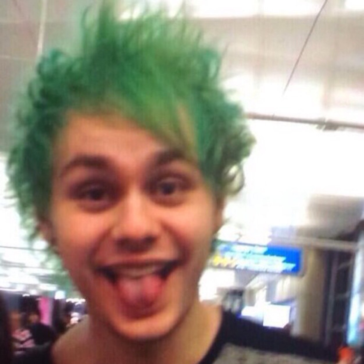 Free follow from @74sniall , follow me there please and ask for a fb ily
