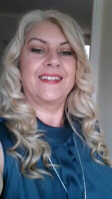 DebYoung20's profile picture. 