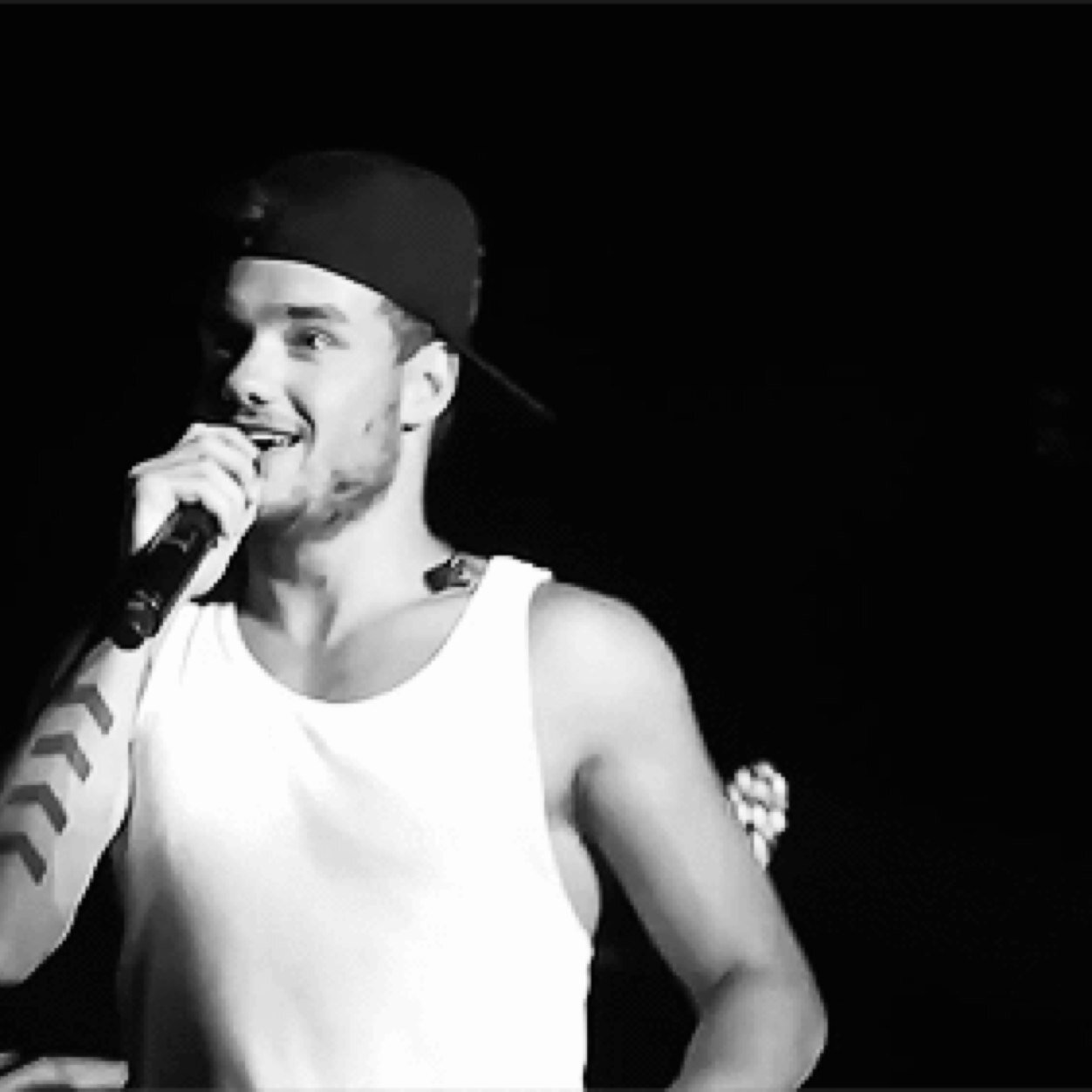 I'm a Directioner&Mahomie.I love to sing .@AustinMahone followed me and i LOVE One Direction!!!! I LOVE Liam James Payne! Follow Me!
