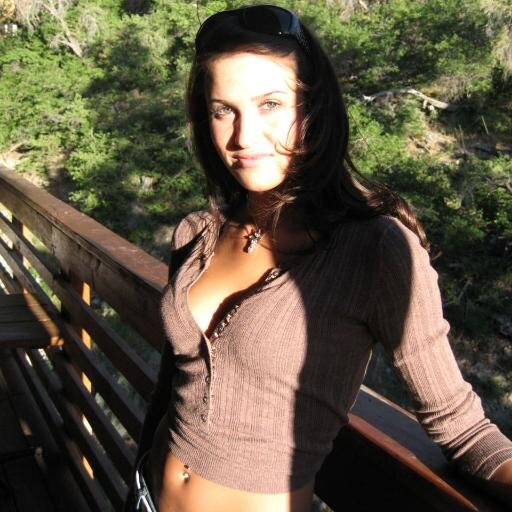 Hello Boys. My name is Sharron Longwell. I'm 24, but your average gamer girl. I play all types of games, but i'm most into Battlefield 4.