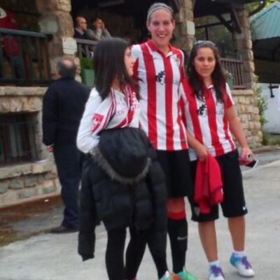 Sacando sonrisas desde un 7-5-2001. Futbol? mas qe un sentimiento.Joana Arranz? MI IDOLA!!ATHLETIC FEMENINO siempre!! 'Amiga de mis amigos' Viseña∞