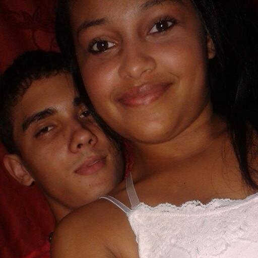 1998 *--* / libriana.  namorando o @leehr feliz :)     ..    fatos ou boatos? :* que se dane ;)