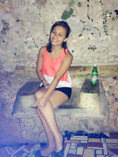 Vive,rie,ama,perdona,disfruta la vida y se feliz. Porque el tiempo pasa y las  oportunidades se van ... ✌️