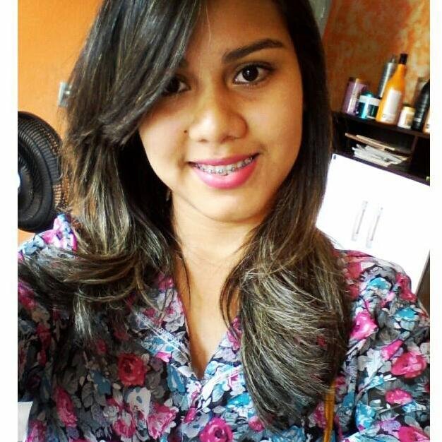 Nαõ soou peerfeeitα, neiim doonα dα veerdαdee.
Maaiis, soouu doonα dee miim, doonα dαss miinhαs voontααdees. 
Nαo importα o que eu diigα,
Voce irα vαlorizαr