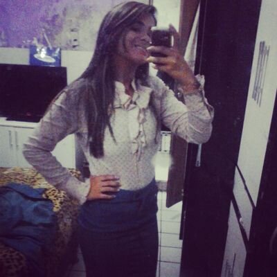 Para ser princesa não precisa de castelos, riquesas, luxos etc, só precisa ser quem ela é além de tudo pois o que importa é o que você é e não o que você tem!