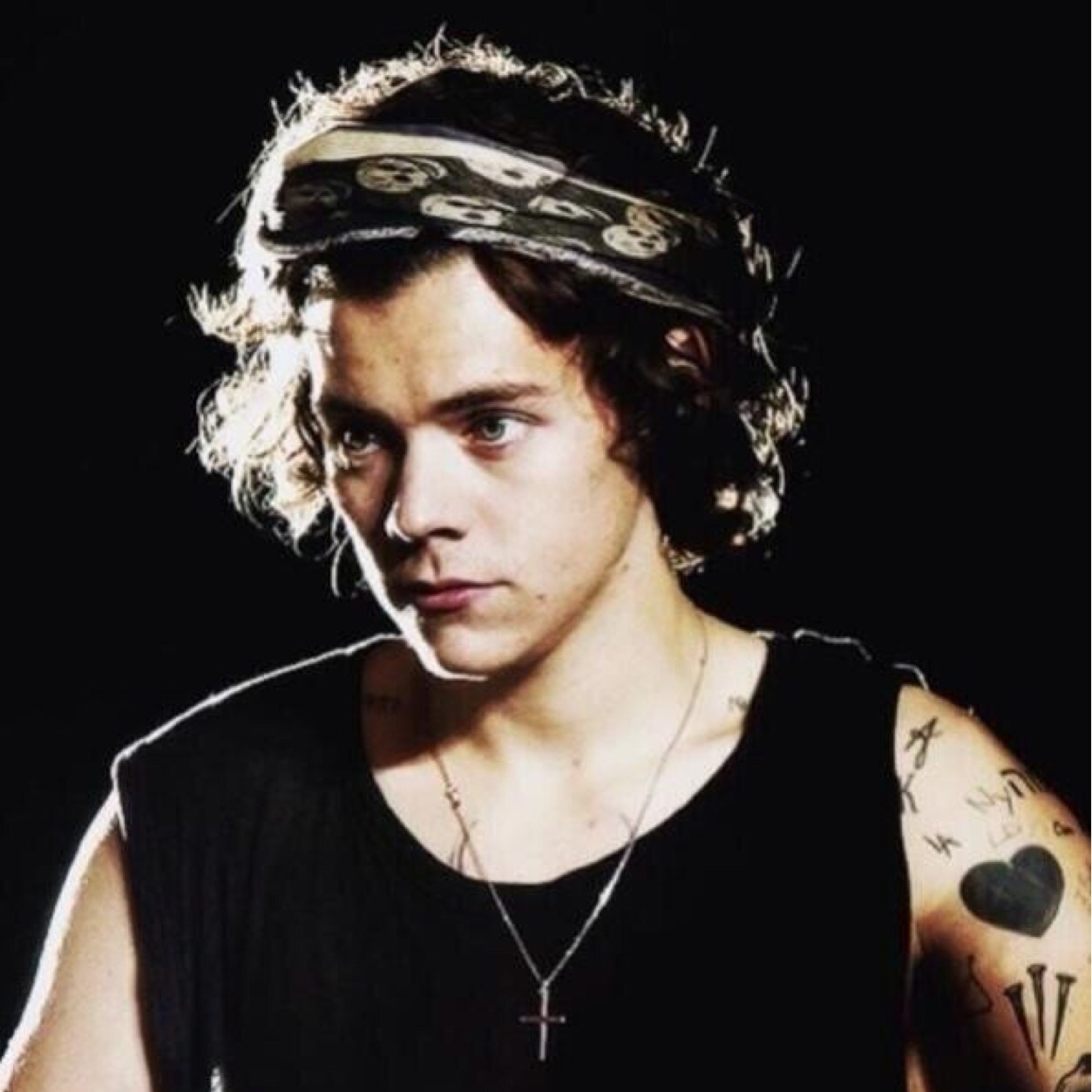 Hii !!! Do not follow me here ! Follow me at @chilloutnarry ! Follow back ALWAYS !