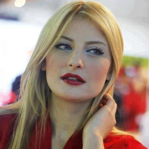 النَاس لا يَتغيرون عَلينا مَع مرور الزمن !
بل هم يَقتربون مِن حقيقتهم يوماً بعد يوم ؛