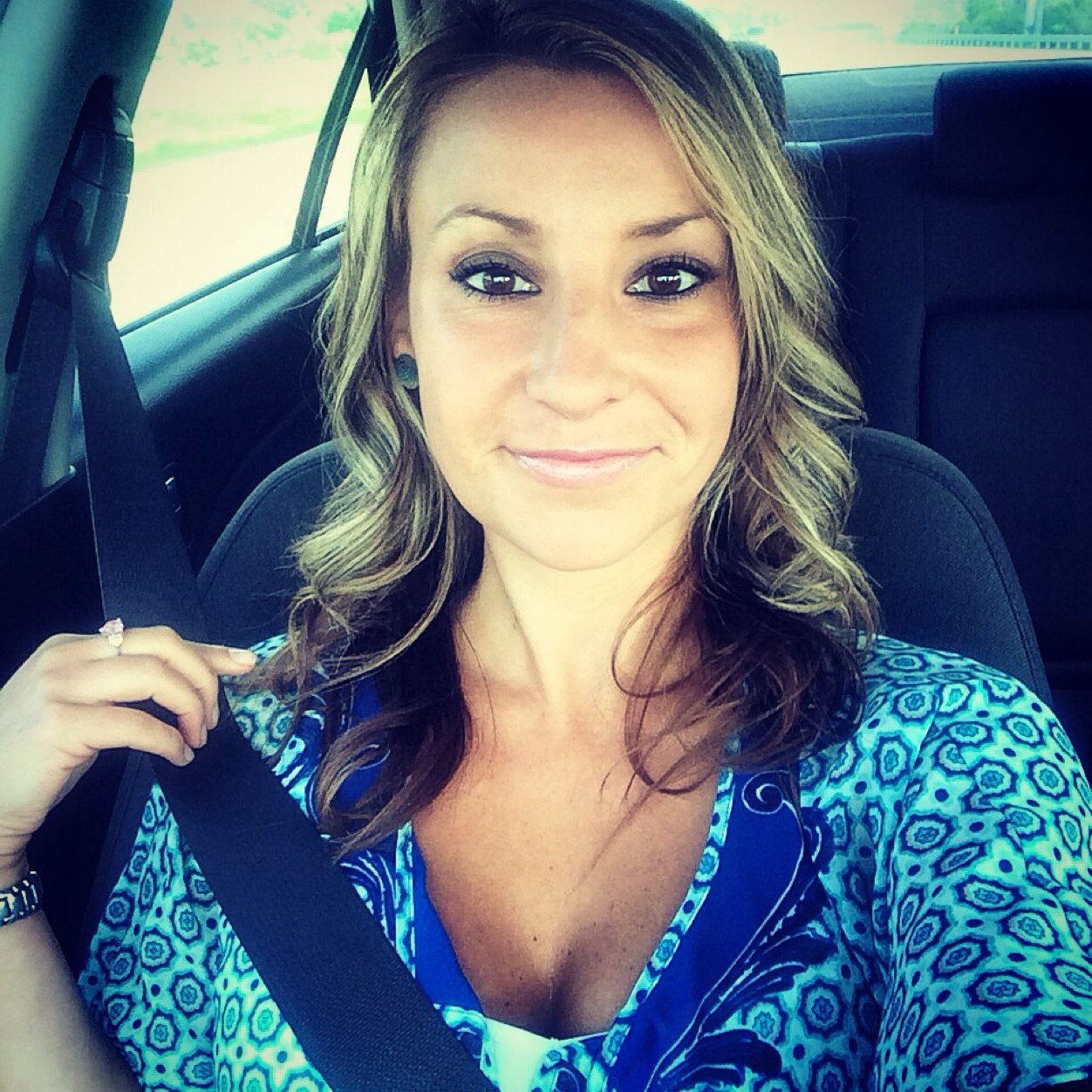 crazydogluvr's profile picture. I'm awesome and hilarious, insightful and introspective, love intelligence, books, heated debates, animals of all kinds and esp DOGS!!! ❤️