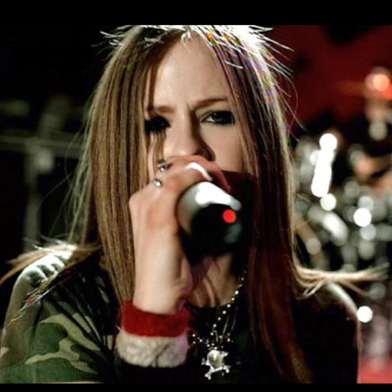 Here support the human being and my inspiration @AvrilLavigne!She is always their for me and forever will be.