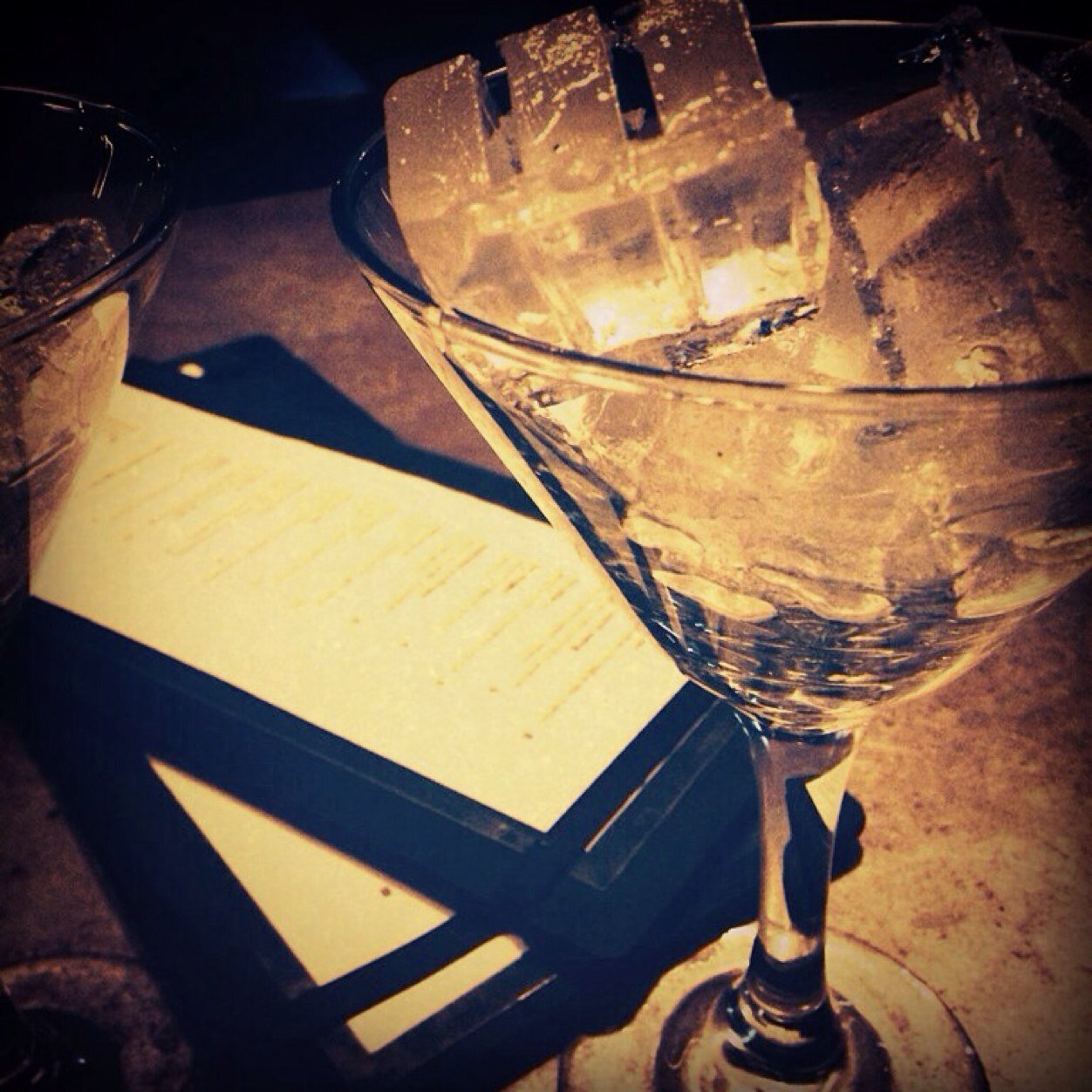 lounge/cocktails/music/candlelight