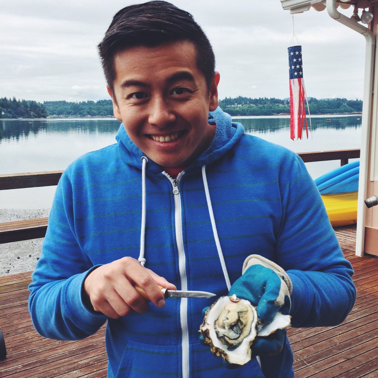 The name says it all. I'm Lee. And I LOVE food. Gay. Seattle. Photography. Home chef. Foul-mouthed. Tactless. Seattle ▶️ SLC