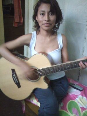my name is Beatriz Alfaro tengo 32 años, estudie CANTO,TEOLOGIA,YMARKETING ,soy cantante Cristiana,actualmente canto en Cuarta Dimension,amo componer canciones