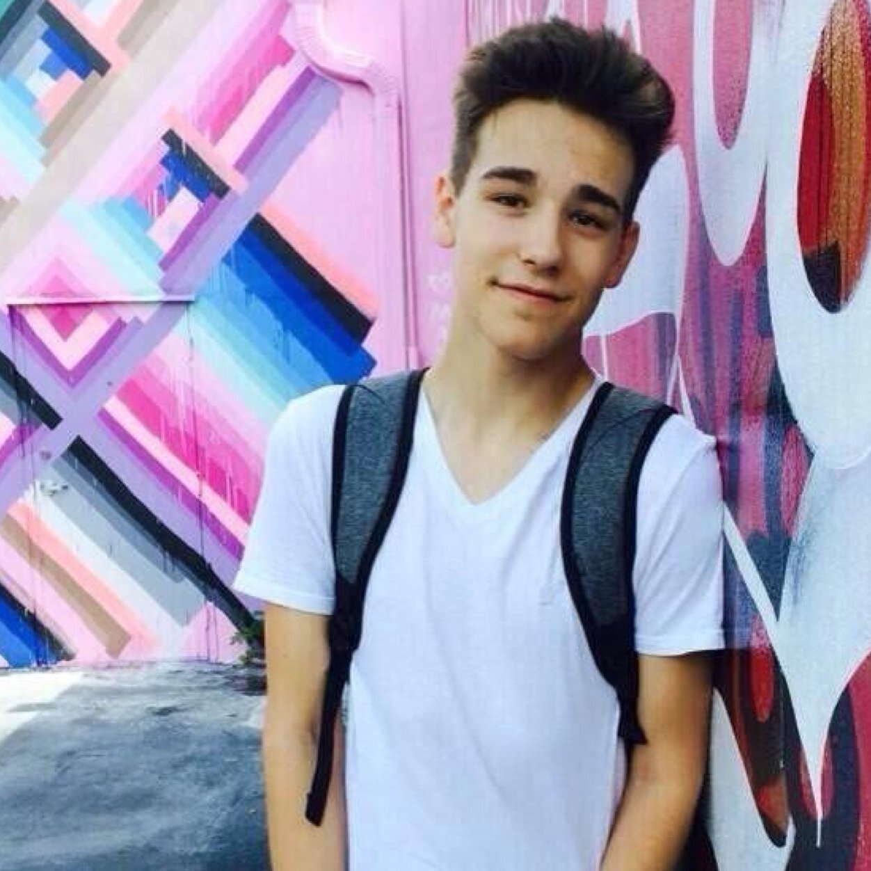 Please follow @touchingilinsky and get her to 1k!!!! Ask for a follow back on the @touchingilinsky account ❤