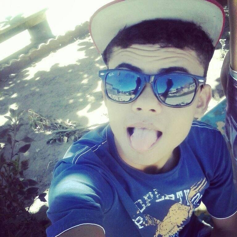 SOU DOIDO ..AMIGO ..COMPANHEIRO..II GOSTO DE CANTAR NO CHUVEIRO:-) : MALUCO QUEM NÃO E !