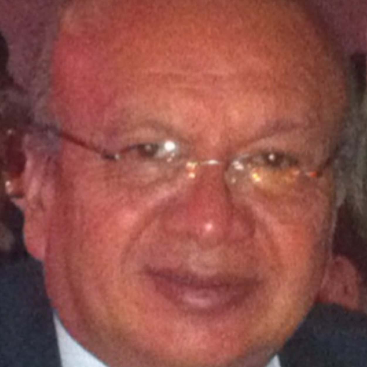 Soy medico egresado UdeG Generacion medicos 1969-1975. 1967-1969 Prepa de Jalisco. IMSS 1974. Como buen mexicano aguantador de lo peor politicos y jueces