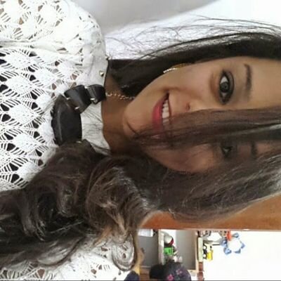 Eita que menina doida. Fala sozinha e ama também!
