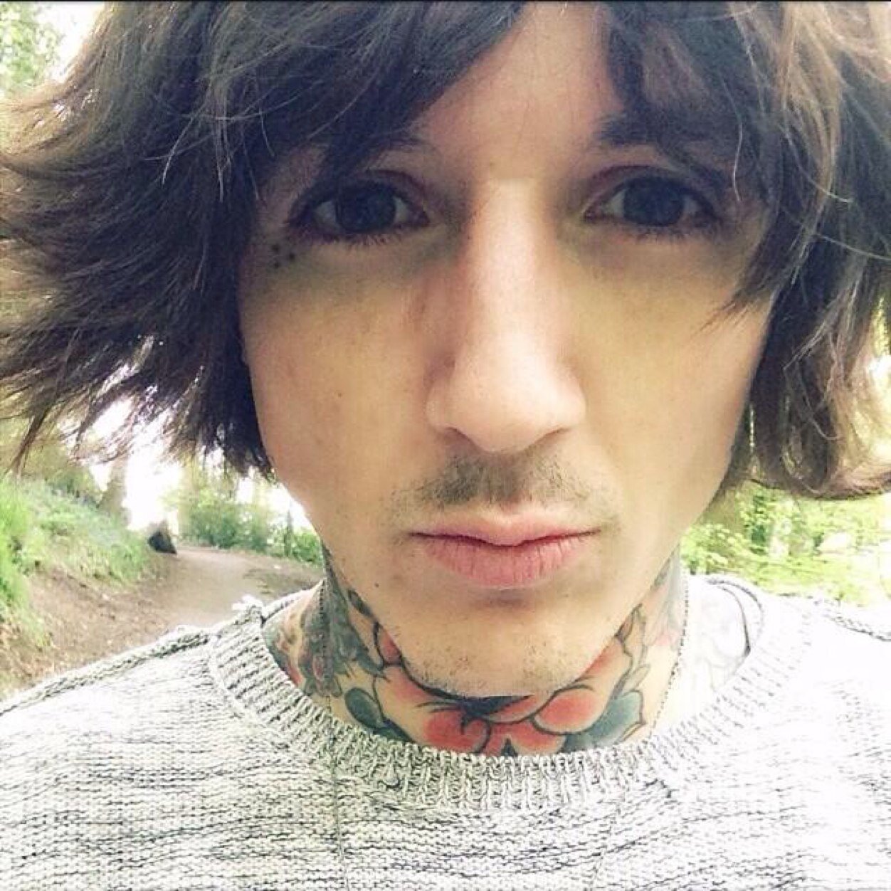 ilovebands5's profile picture. Follow @cupcake__erika please. Xx