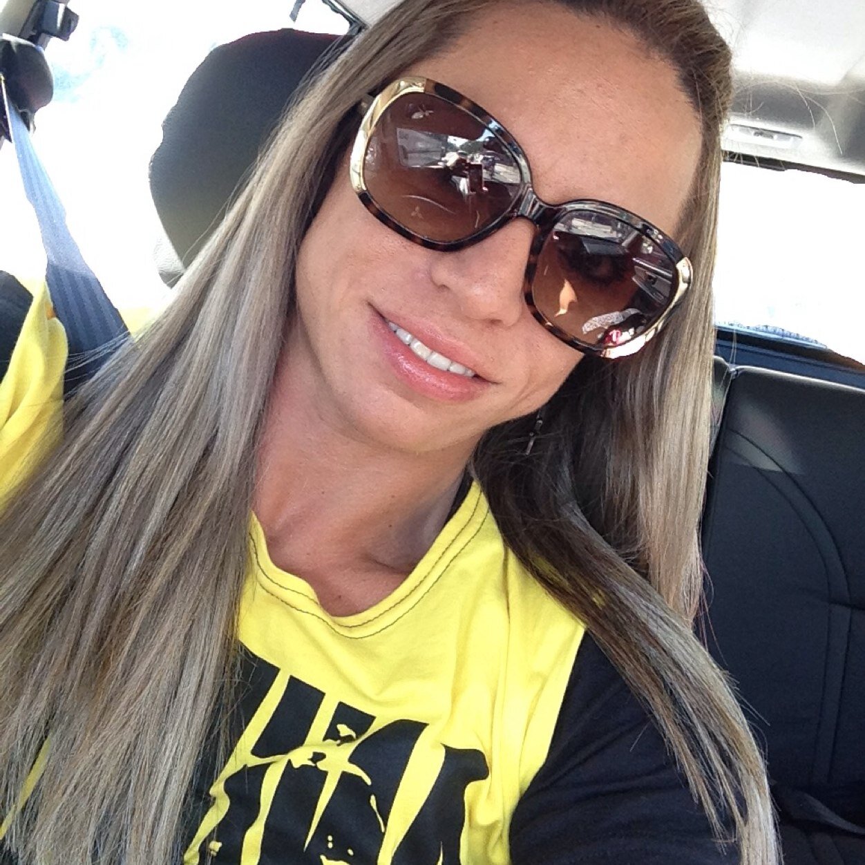 IG @Physique_pri Sigam me Apaixonada por musculação, viajar pelo mundo, conhecer pessoas #estilofitness #atleta #prichef #tatoogirl #style #familia