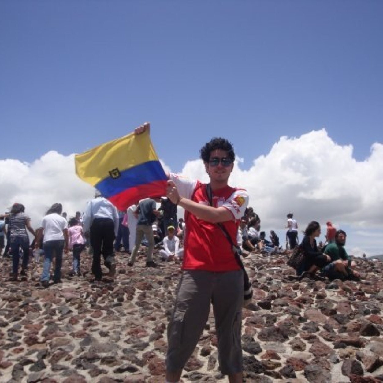 Bogotano, Product Owner, cocinero aficionado, escritor de vez en cuando e hincha de Independiente Santa Fe