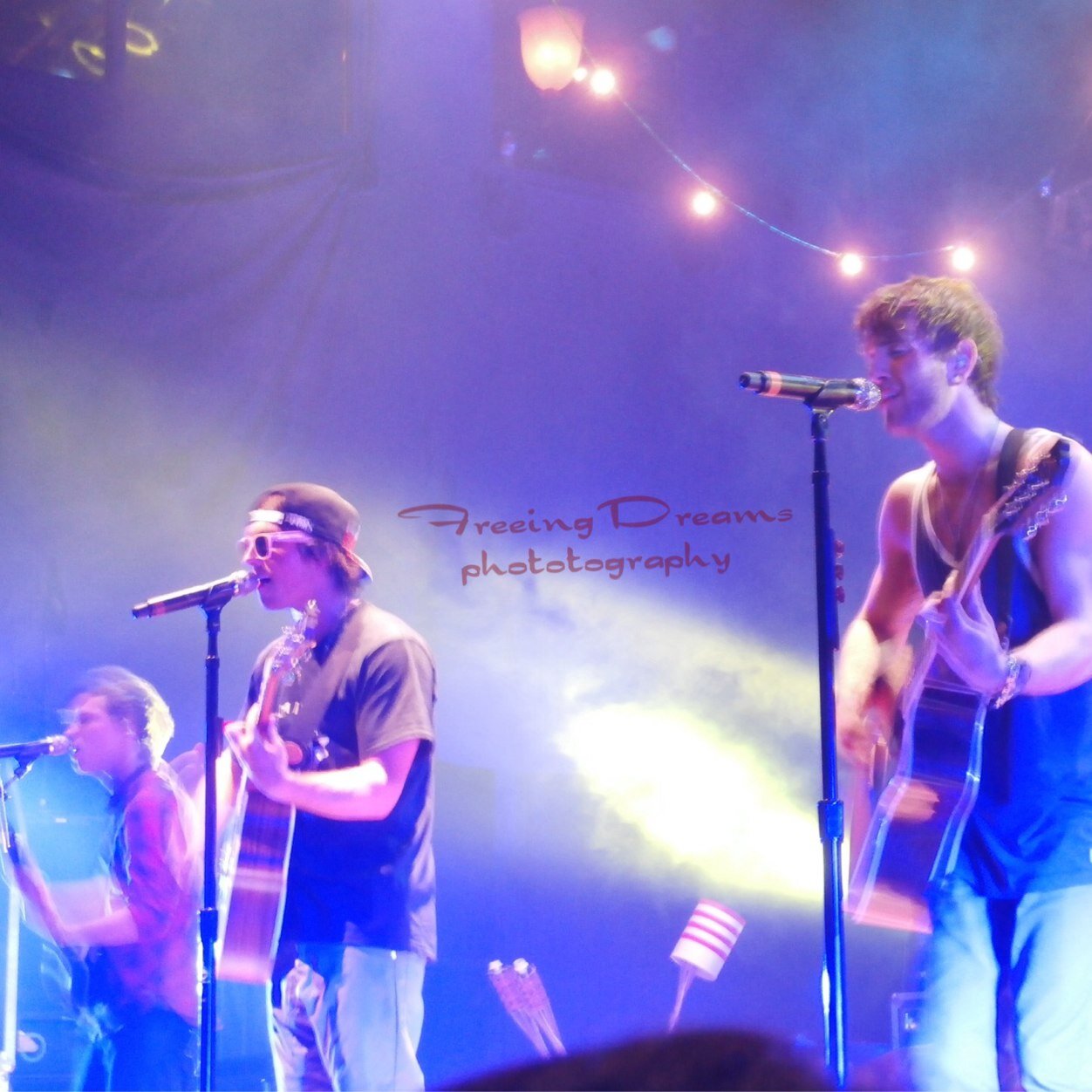 EmblemPoses's profile picture. We're here to supply you with fresh M&G poses,Tweet us if you want help coming up with one or just take one from our ideas! If youve had your M&G please share!