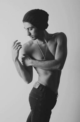 ncEmiliano's profile picture. Actuar - Bailar - Cantar - Acrobacias - Música - Guitarra - Fotos - Arte