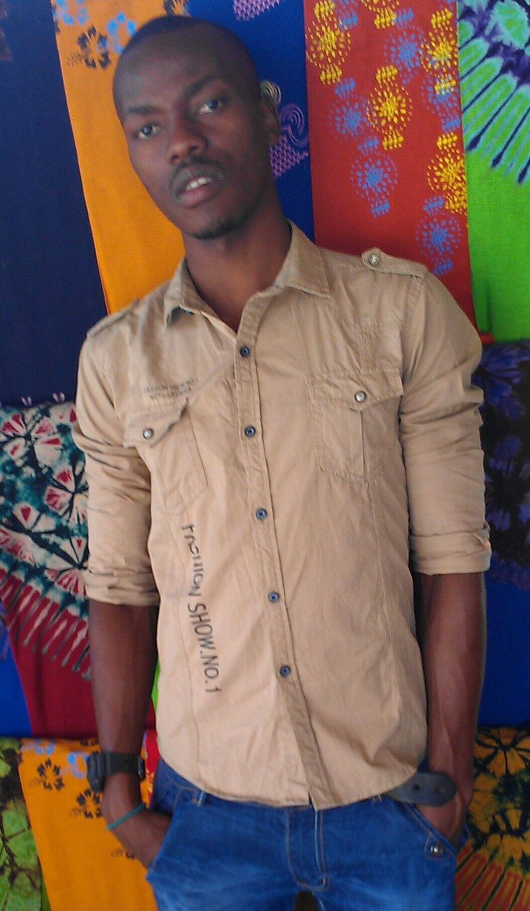 MaduhuCharles's profile picture. 