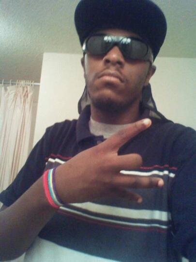 getmoneyup22's profile picture. I Write My Own Music, Im 21 Years Old, I Love Music. I Don't Hate On Nobody! Follow Me @Getmoneyup22 Anyways... Im Looking 4 DJs & Producers... Hmu!