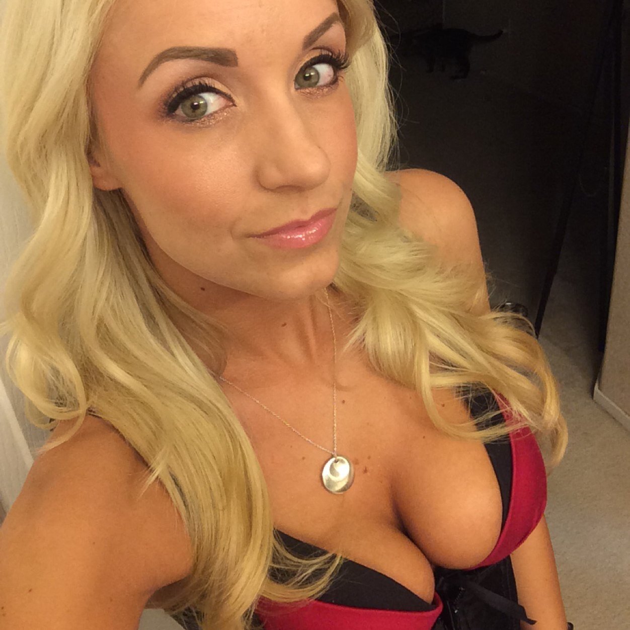 VIP waitress at Crazy Horse 3