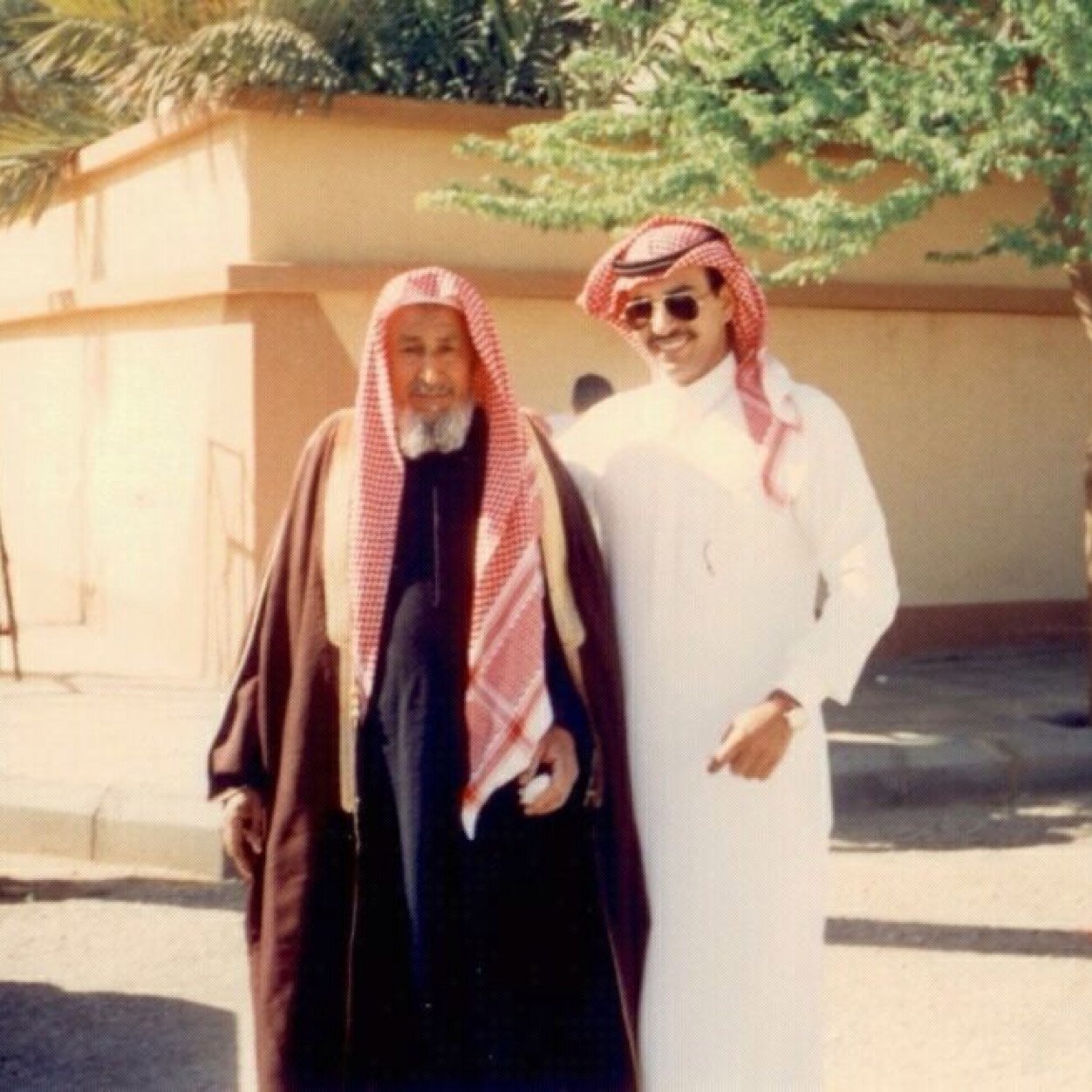أمي لاتقدر بثمن وأبي لن يكرره الزمن ربي ارحمهما كما ربياني صغيرا .. .. https://t.co/SRD8GGVf7H . . https://t.co/N6DTV8p4ZH . . mrasheed2@hotmail.com