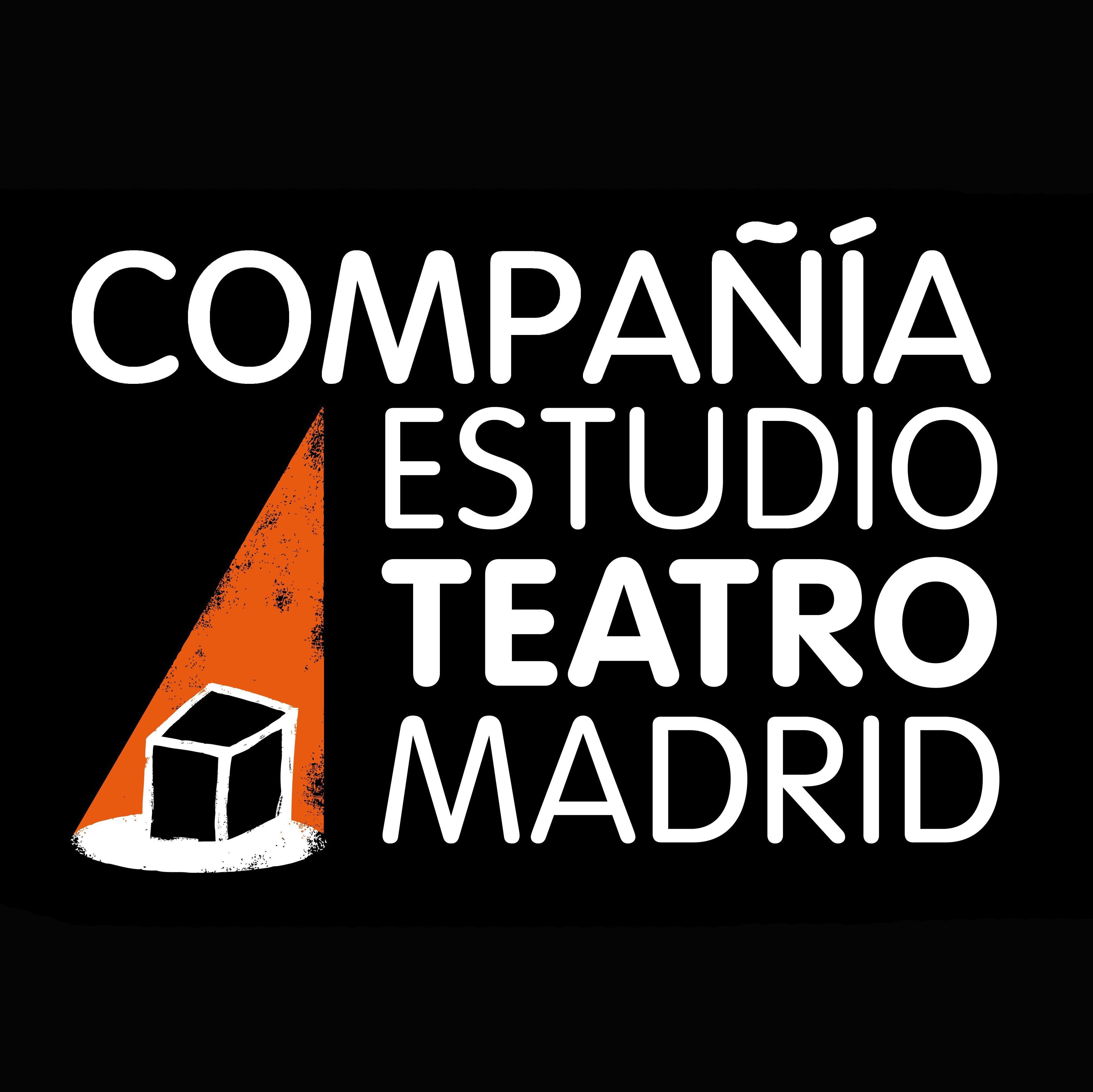 Un nutrido grupo de #actores viviendo y compartiendo obras de calidad en un hermoso espacio bajo la modalidad de taquilla inversa.