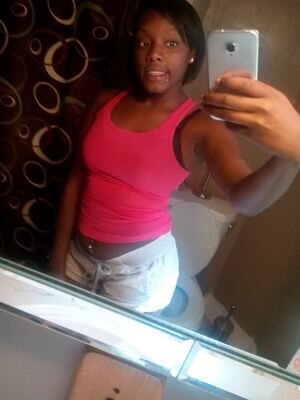 I love money , & I love my son & , I love my life ayy & follow me on IG:boomansmommy_10 & ill follow back