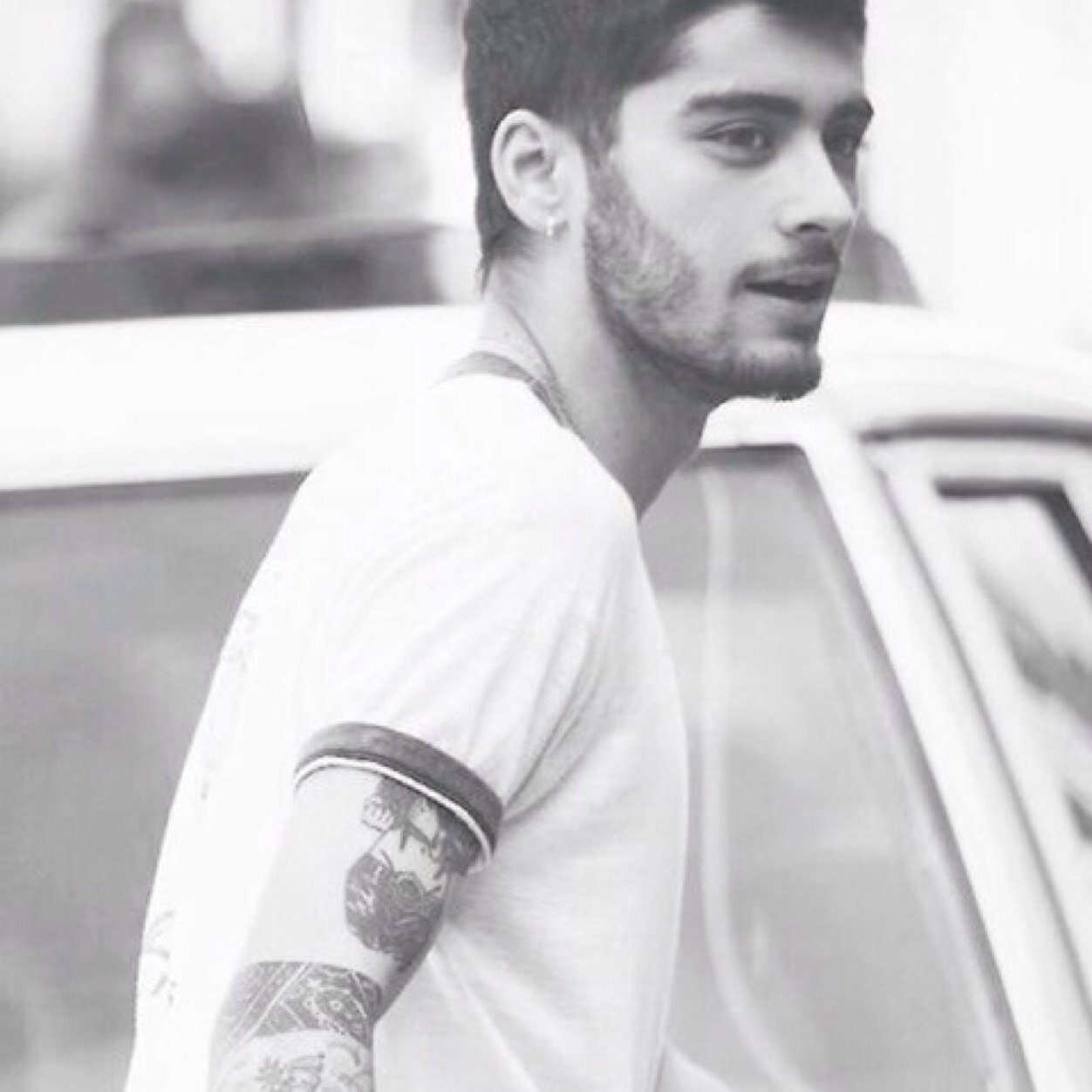 follow @pillowhood since i gave you a free follow (: have a nice day beautiful