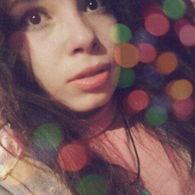 -Cómo la luna por la rendija, así te metiste entre mis pupilas(8) :* 

..TU CARIÑO ES MI SONRISA ;)