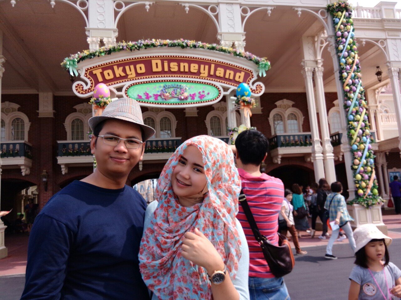 dewintaamalia's profile picture. happy wife :), click here to watch our wed video http://t.co/CiXx4UTHTB