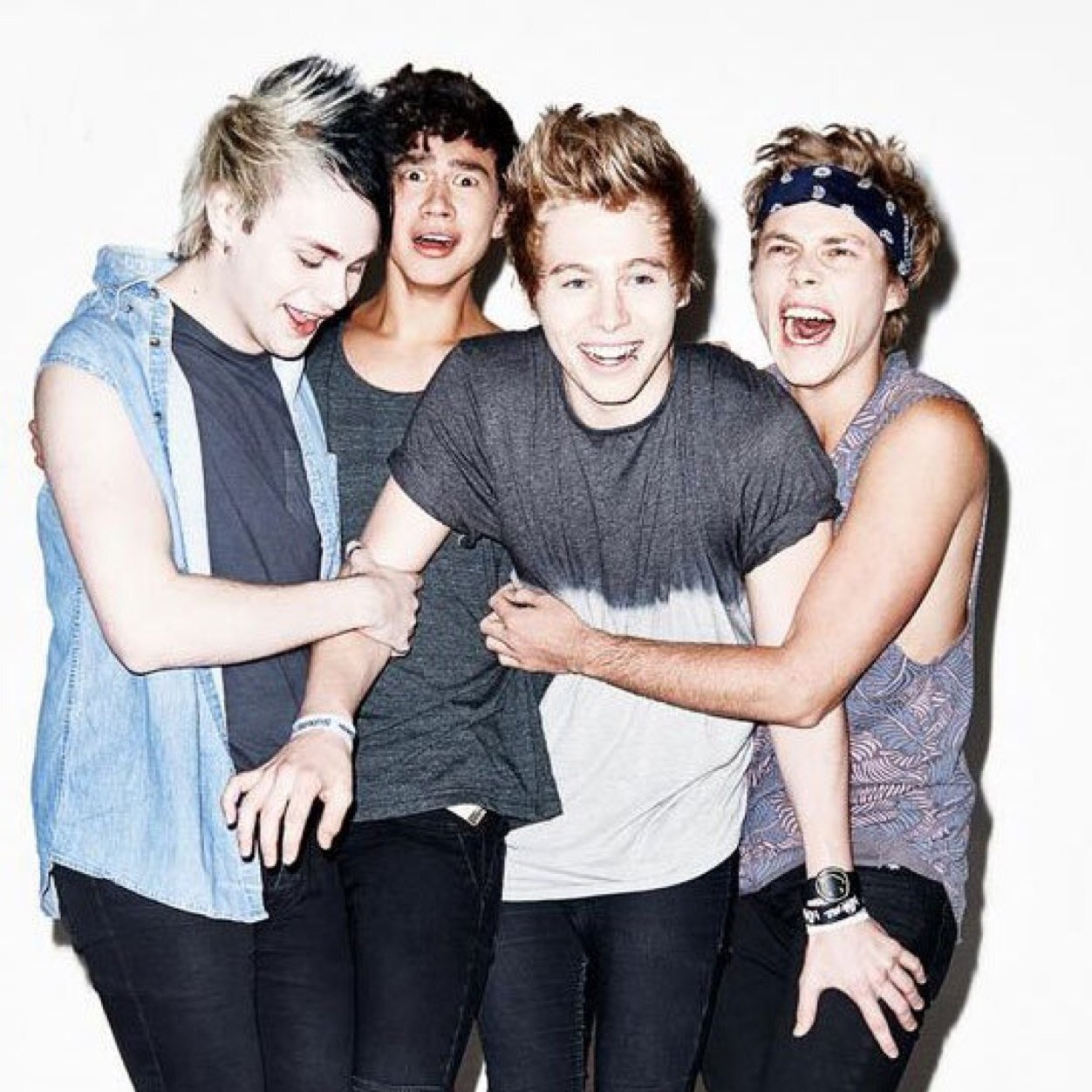 Ashtonschamp's profile picture. Pretty confused human being - 13/6 2014, the day they stol my heart, live.