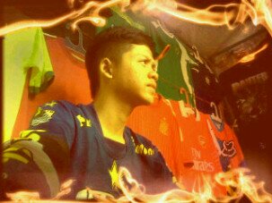Jika kita terus memfokuskan diri kita pada apa yang tertinggal di masa lalu, kita tak akan pernah bisa melihat apa yang ada di depanmu.!!