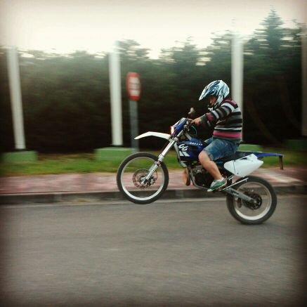 Quizas la vida me a golpeado fuerte,pero no a logrado quitarme la sonrisaa... :)