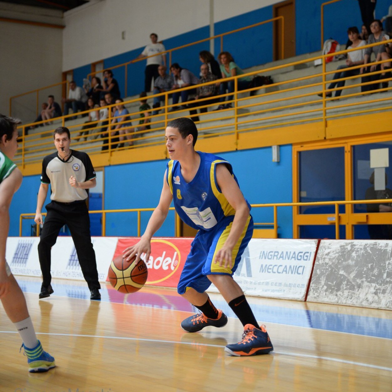 yuvaloron's profile picture. 