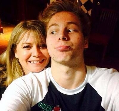//Dr.Fluke♥//MusicLover♥//5sos♥//           ♥C.A.L.M♥                                                                                     ♥Sydney,AustraLia♥