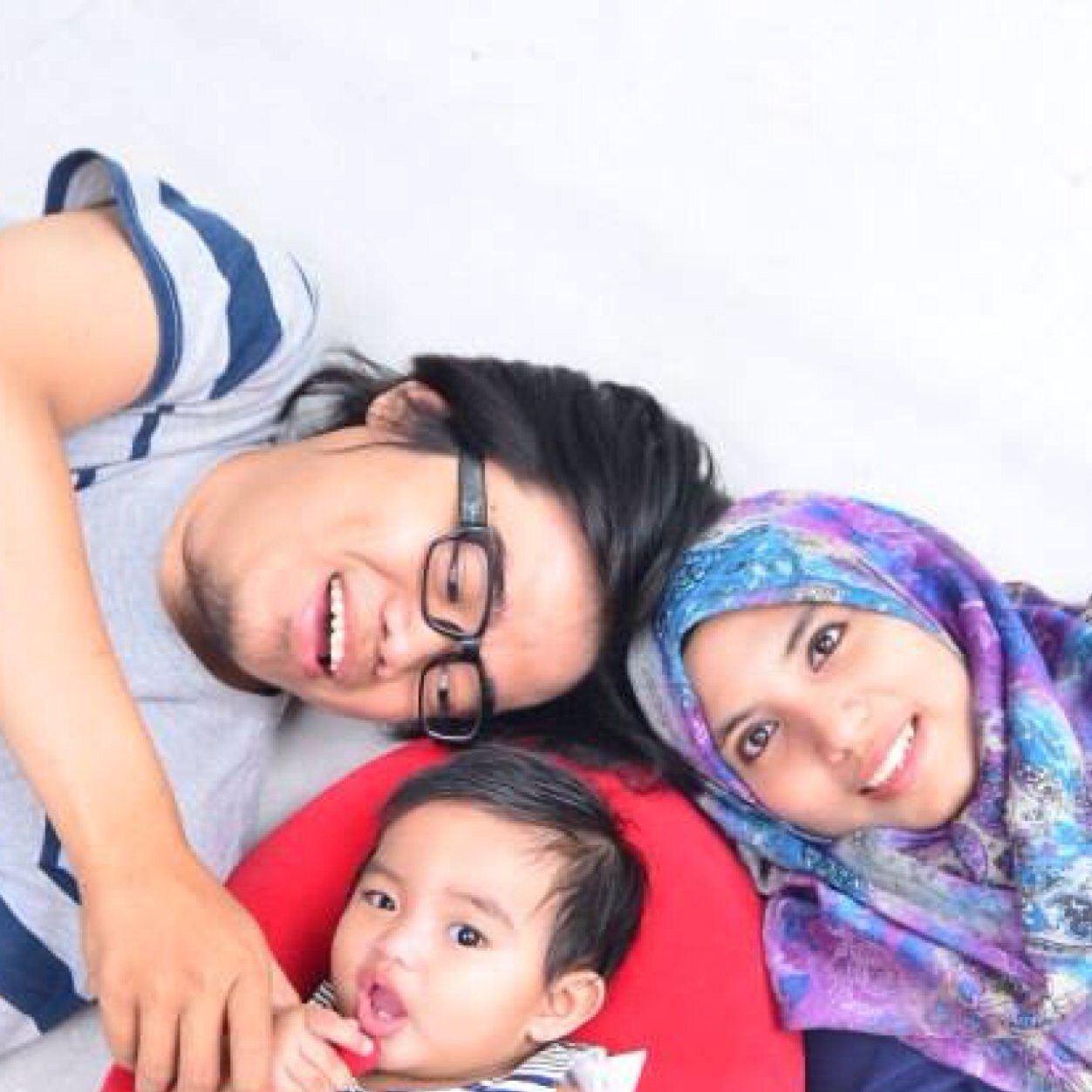 #DearHusband; @rffnhssn my superhero. Mummy Qaireen Nisrina, Yusuff Idraaki and Kaysaa Tiliyya. I love you four (っ˘з˘)っ~